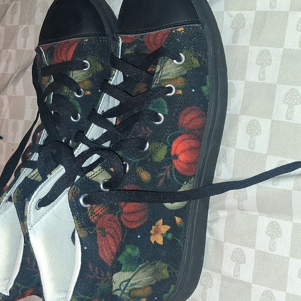 Fall High-Top Sneakers - Picture 3 of 4
